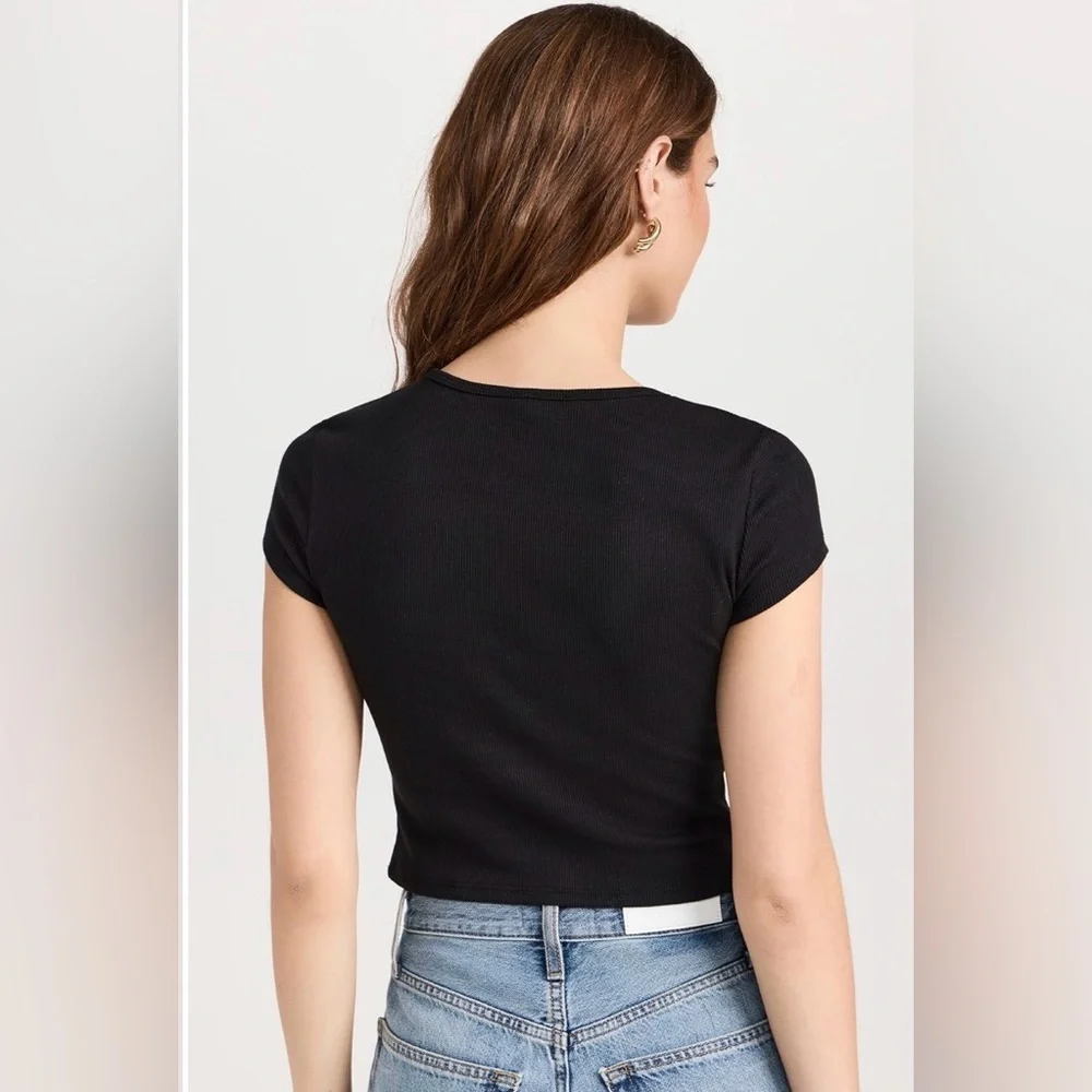 SOLD ****Reformation simple plain black short sleeve ribbed cropped top M - Picture 2 of 10